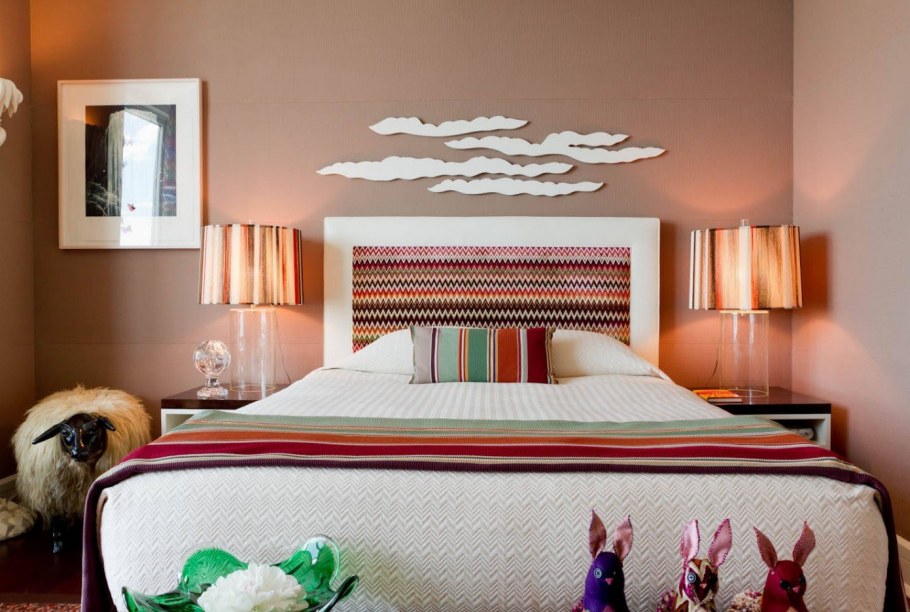 Декор стены в спальне над кроватью