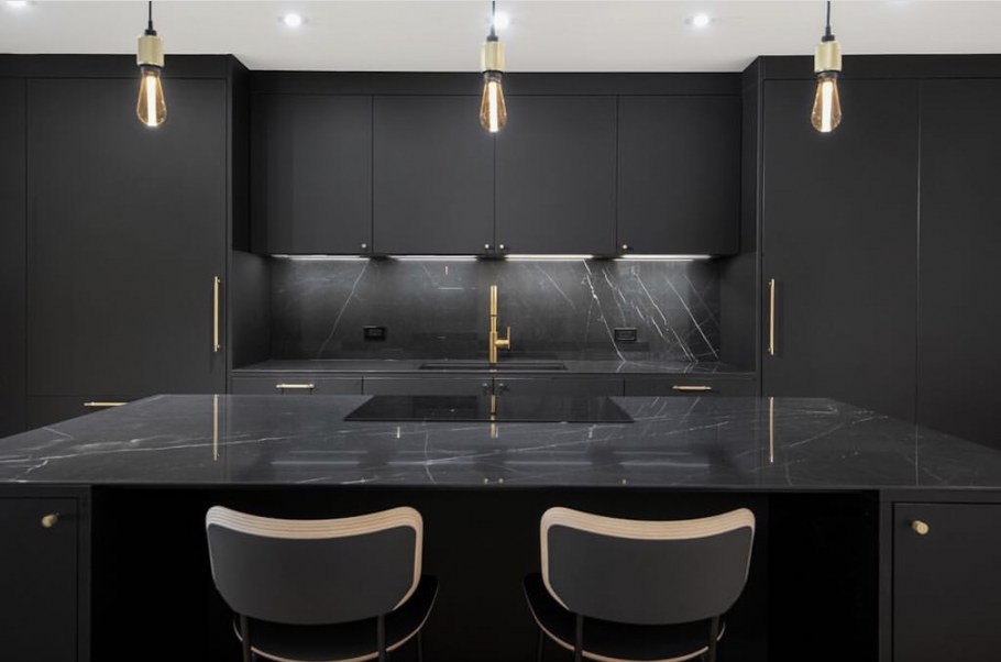 Черная столешница