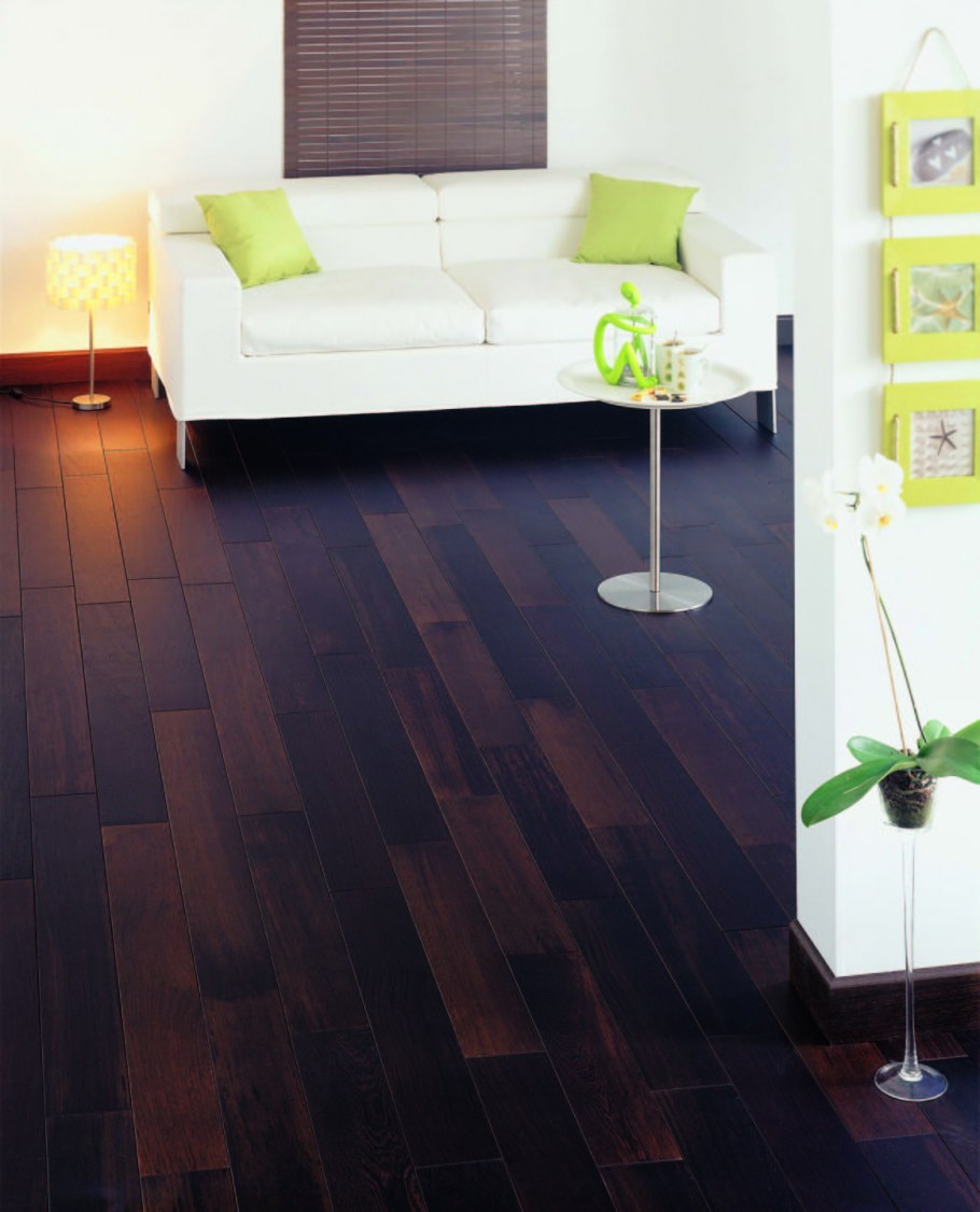 Темные двери в интерьере квартиры