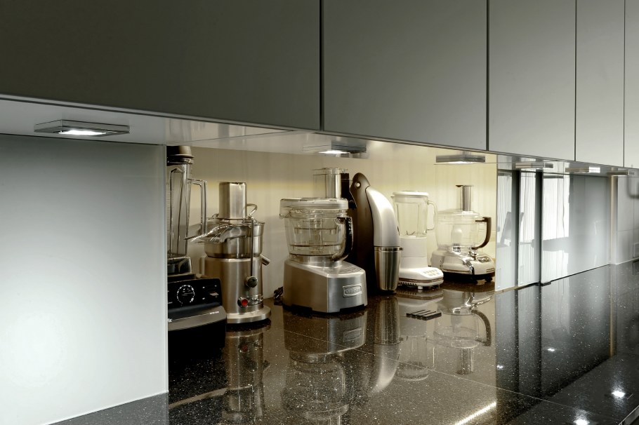 Сдвижной кухонный фартук