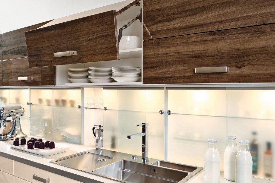 Сдвижной кухонный фартук