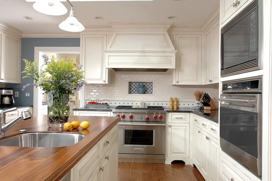 Вытяжка для кухни современная классика