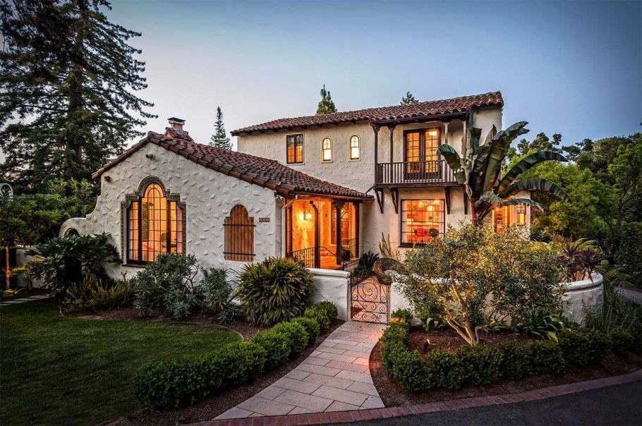 Лестница в колониальном стиле