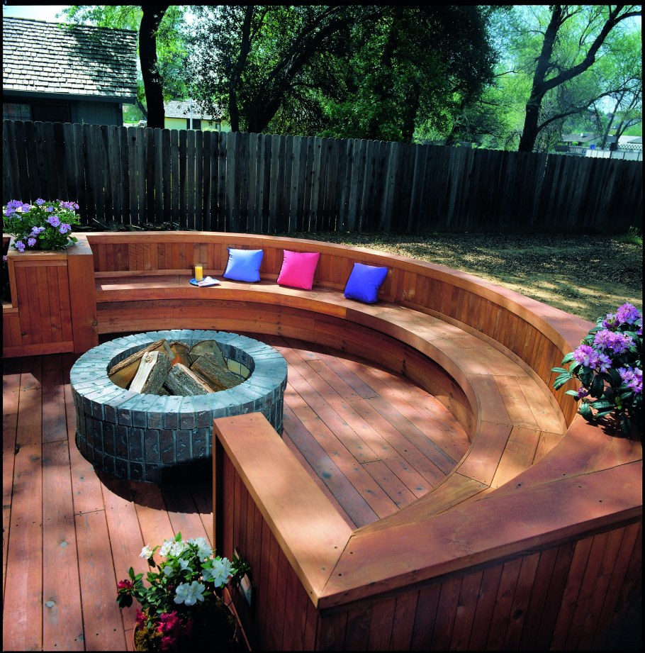 Круглый деревянный помост