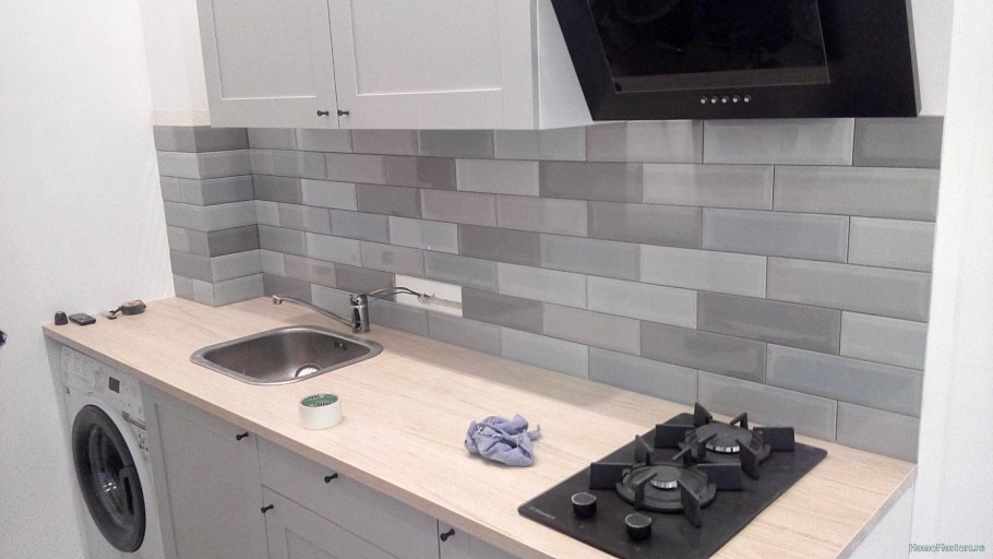 Укладка фартука на столешницу