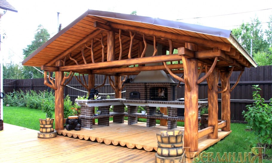 Бревенчатая беседка