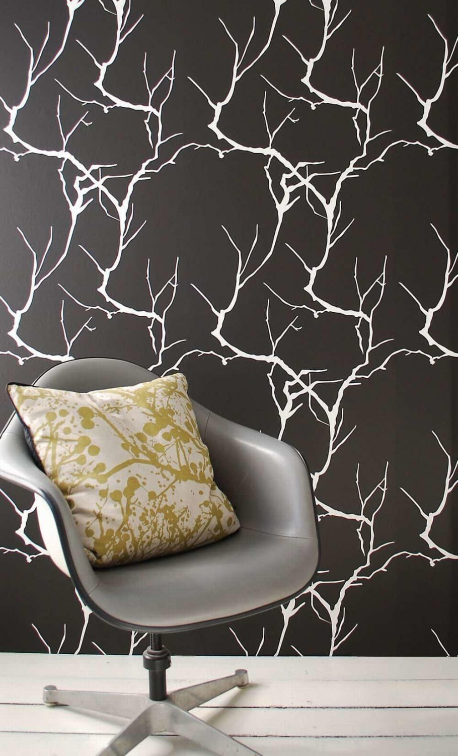 Обои с веточками дерева в интерьере