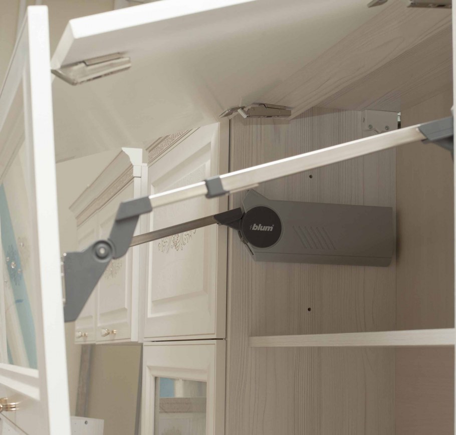 Складной подъемник Blum Aventos