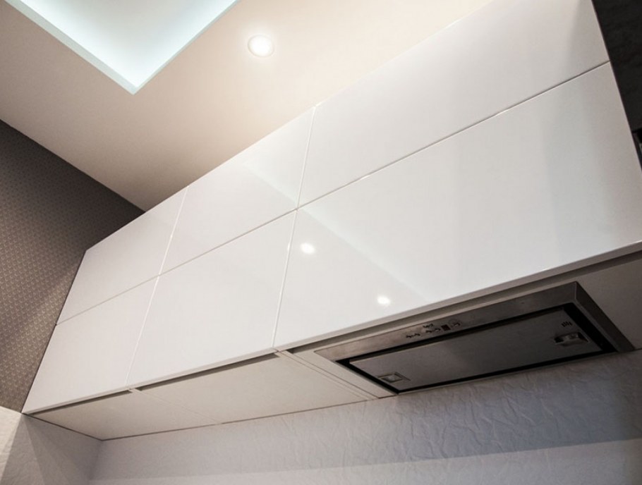 Вытяжка скрытая в шкафу