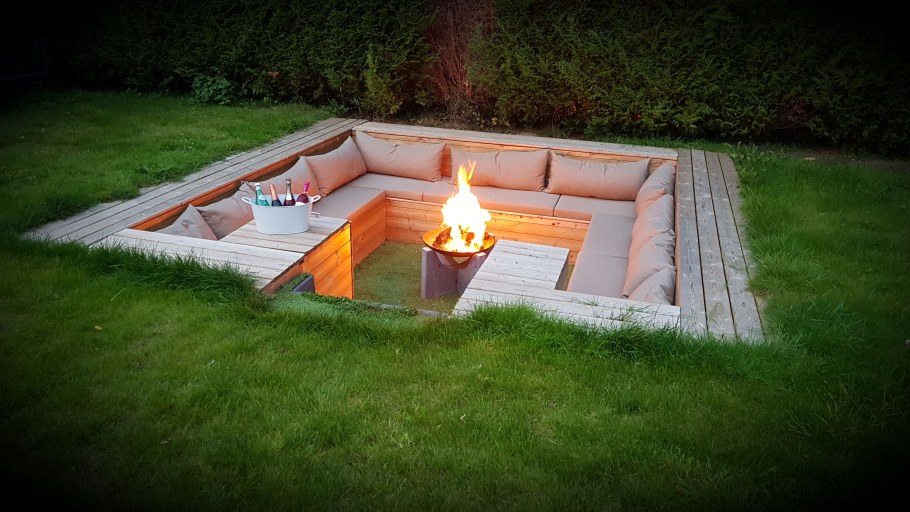 Диван у кострища