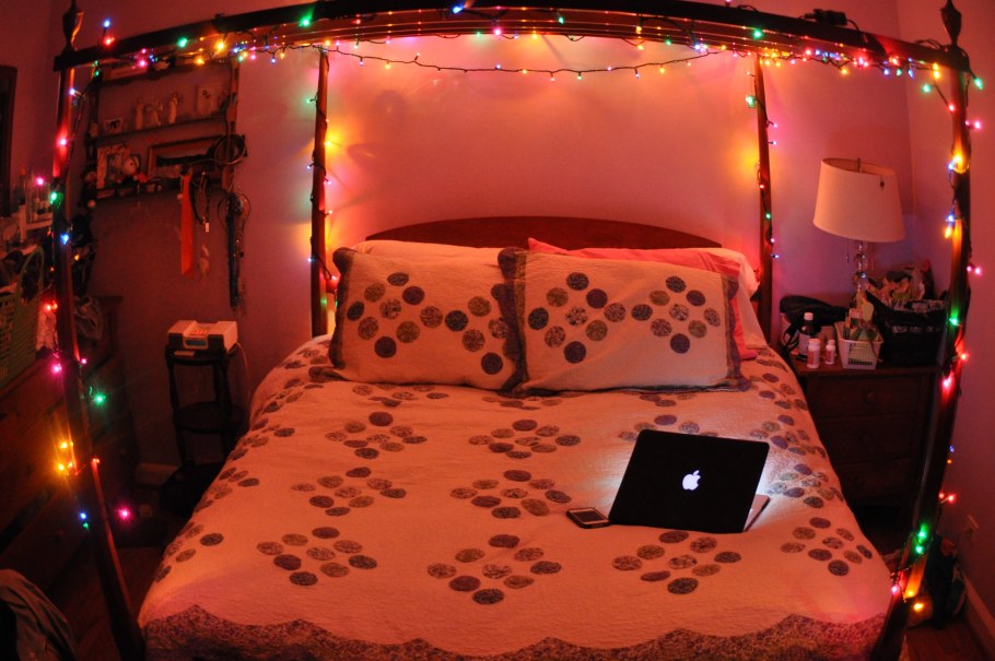 Кровать ночью