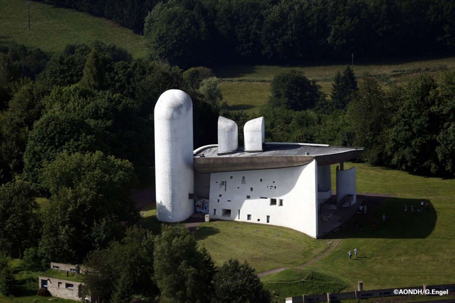 Ле Корбюзье архитектура капелла Роншан