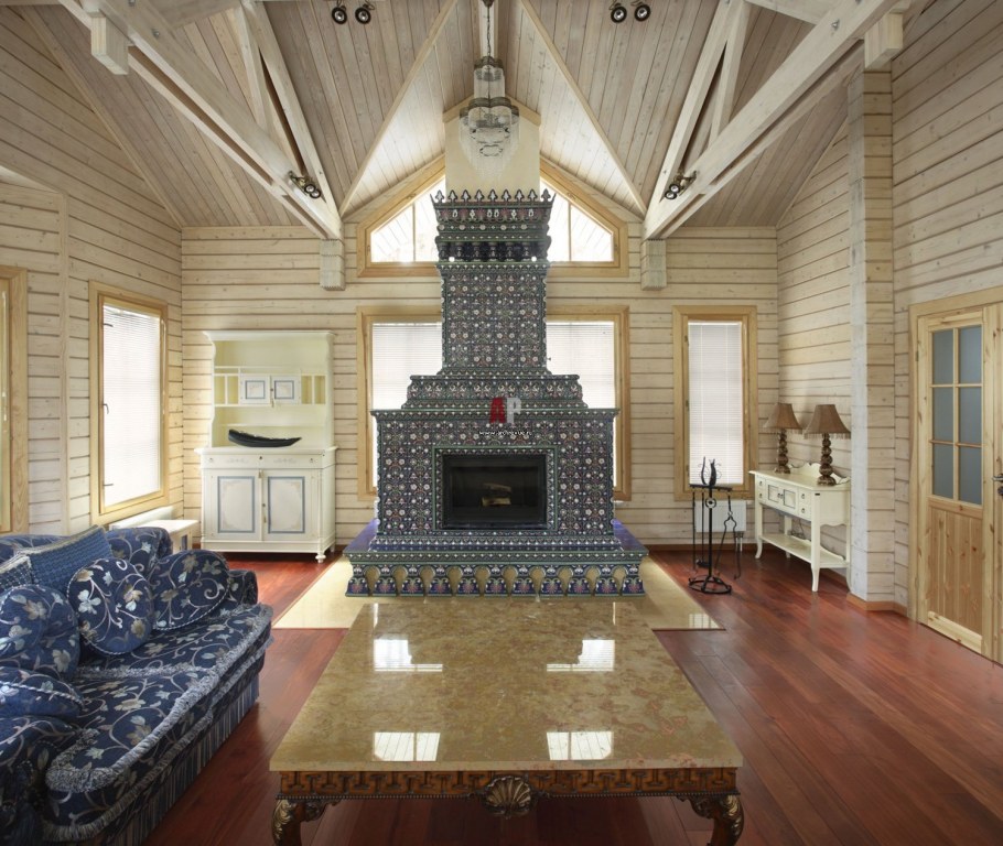 Изразцовая печь в деревянном доме