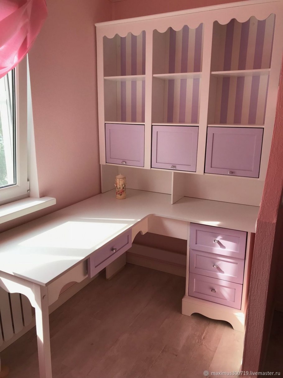 Стол в детскую