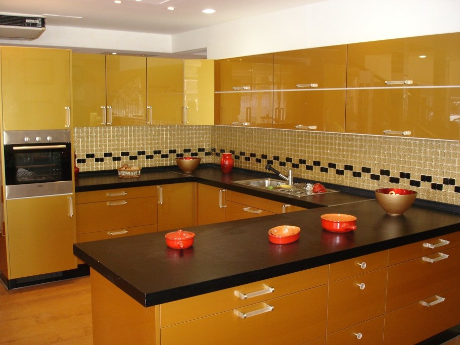 Кухня в золотом цвете