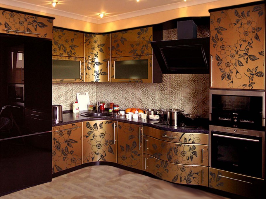 Кухонный гарнитур золотого цвета