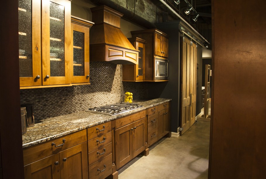 Золото в интерьере кухни