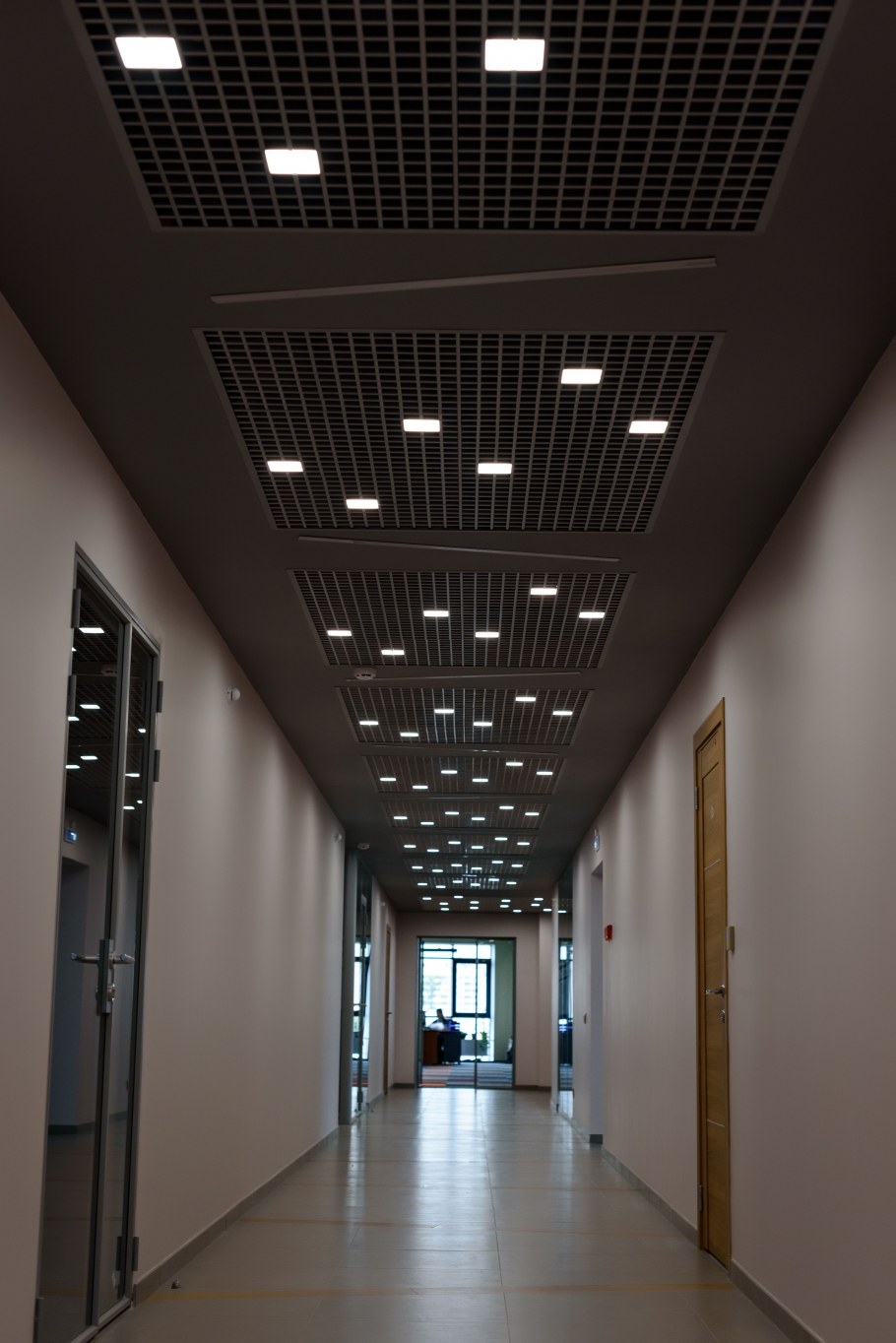 Потолок Грильято в коридоре