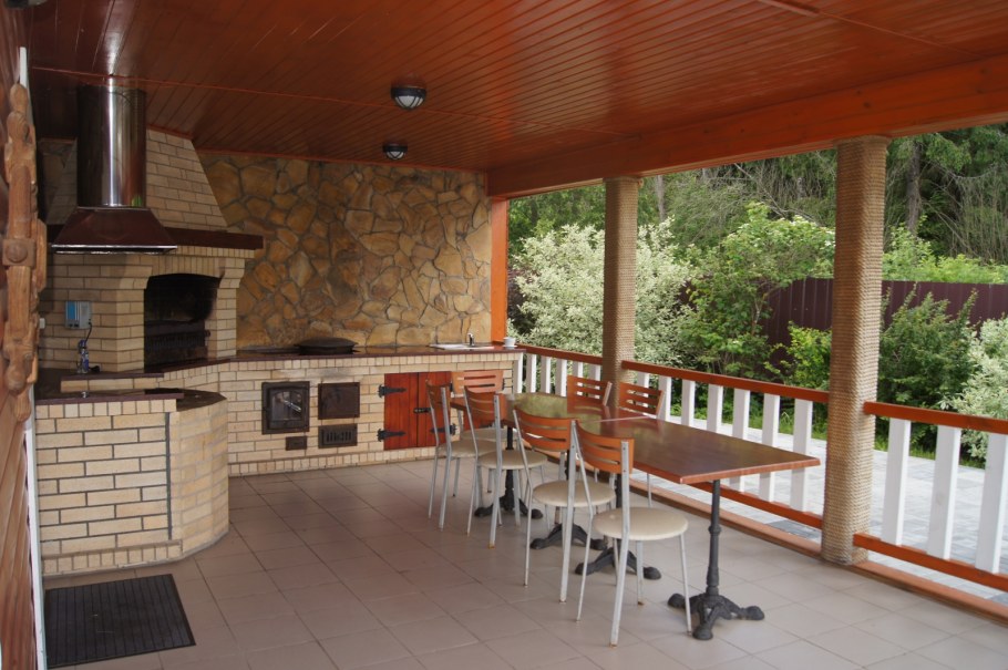 Баня с мангальной зоной