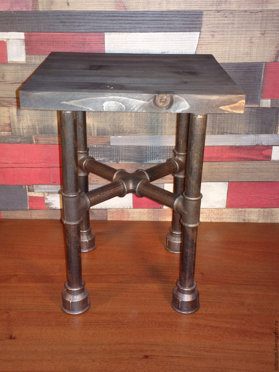 Табурет из водопроводных труб