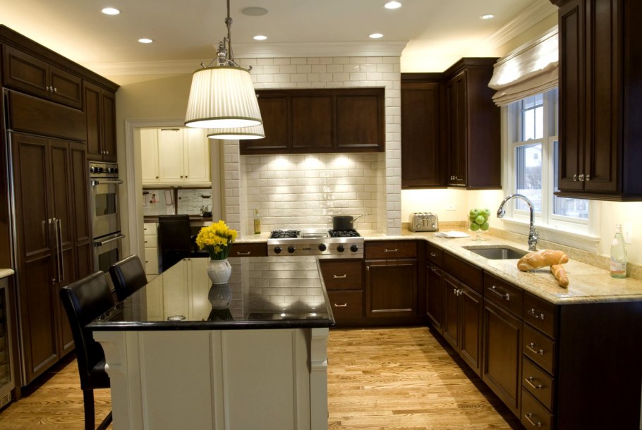 Темно коричневая кухня в интерьере