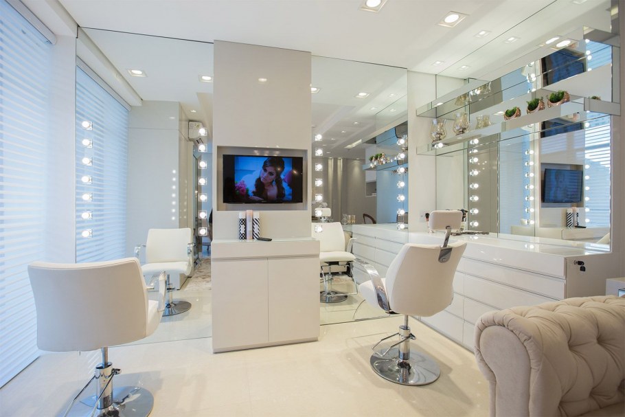 Дизайн парикмахерской в светлых тонах