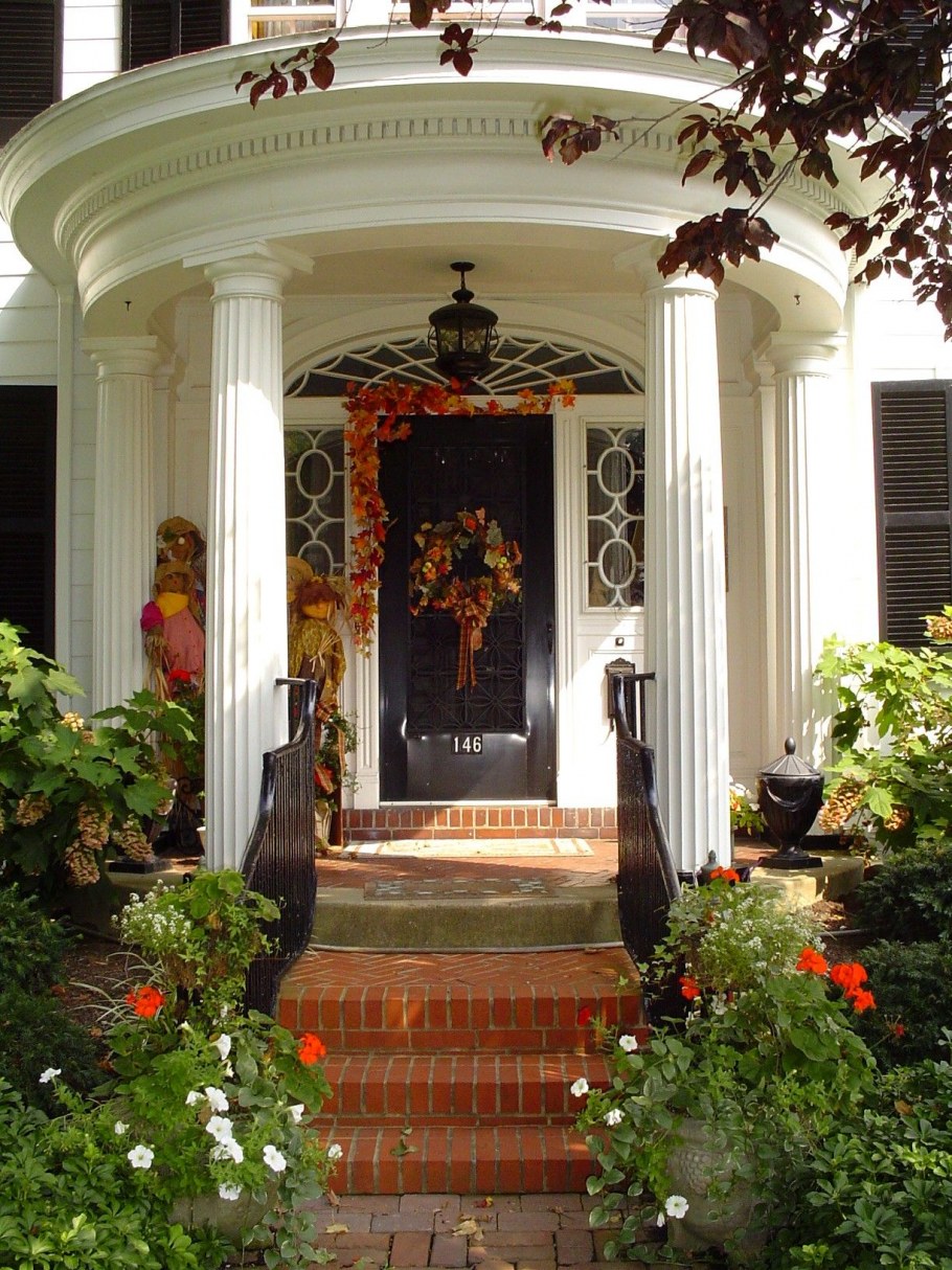 Парадное крыльцо