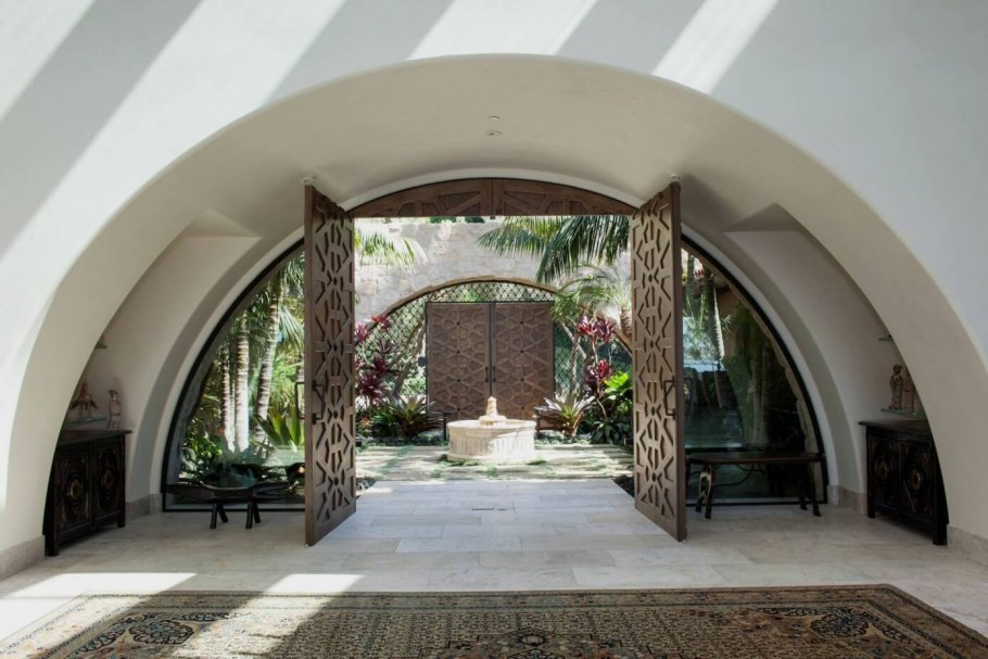 Современные дома с арками