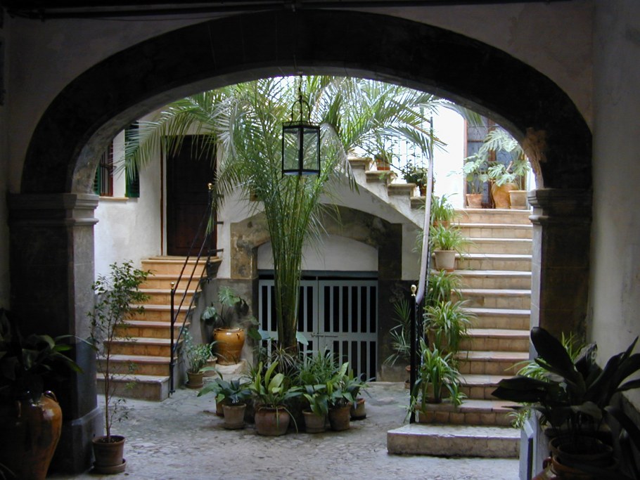 Бедный итальянский дворик