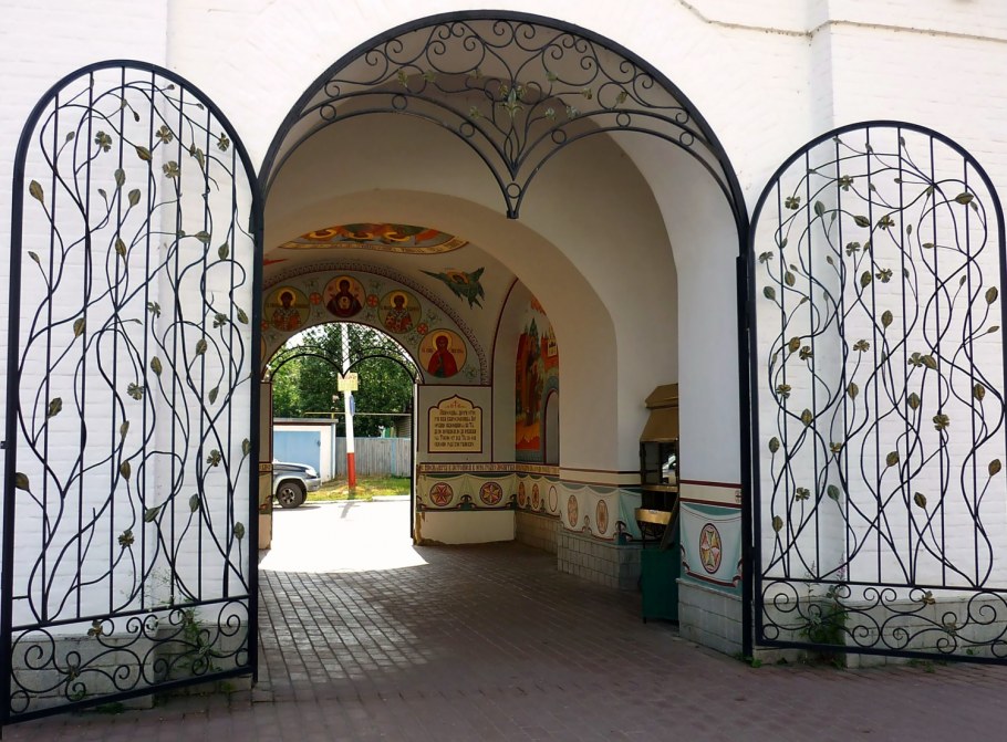 Ворота необычной конструкции