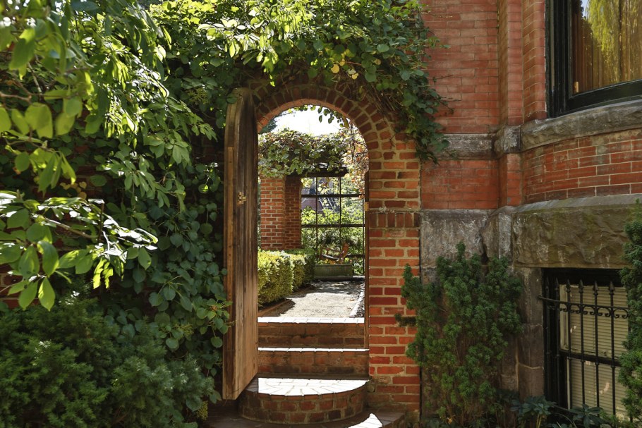 Арка во дворе