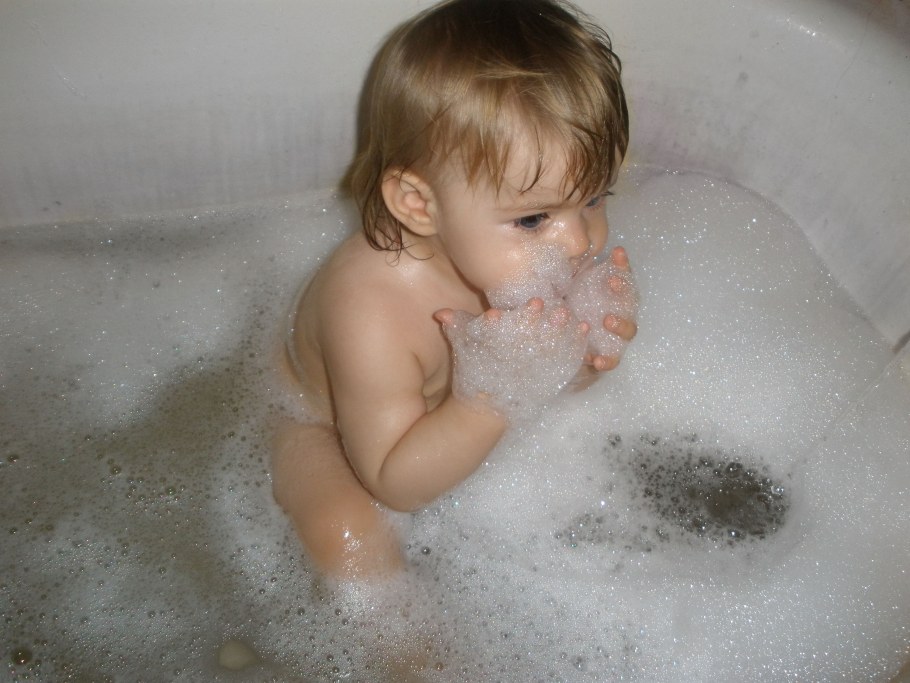 Купание детей девочек