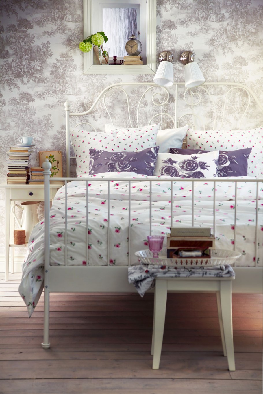 Кровать ЛЕЙРВИК икеа в интерьере