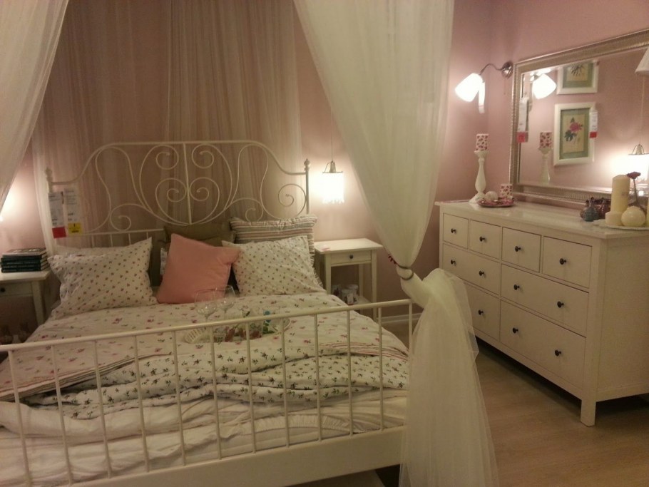 Кровать ЛЕЙРВИК икеа в интерьере