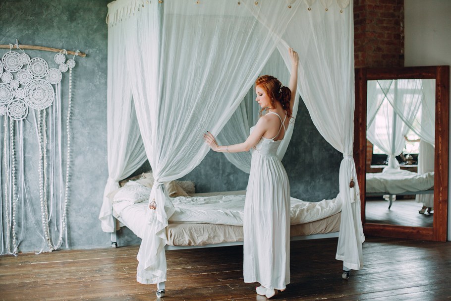 Столик для макияжа с зеркалом с подсветкой