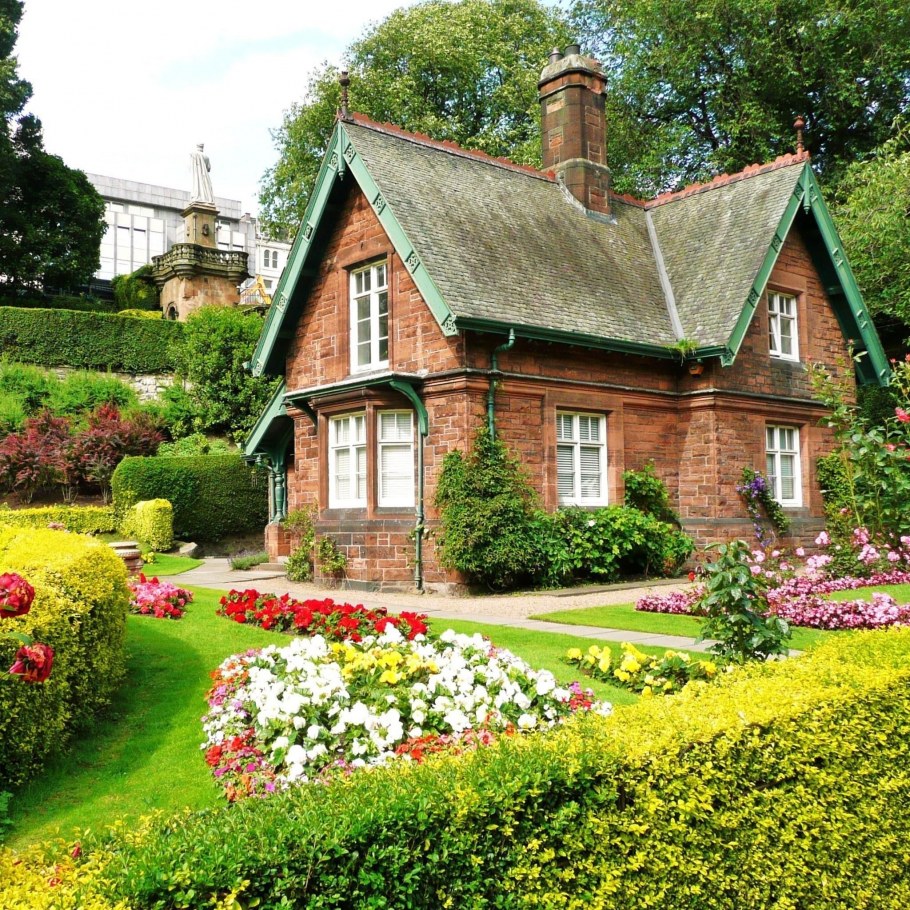 Красивый уютный дом