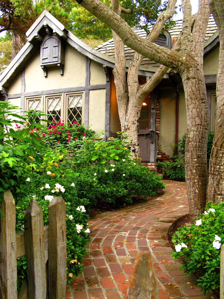 Домик в саду