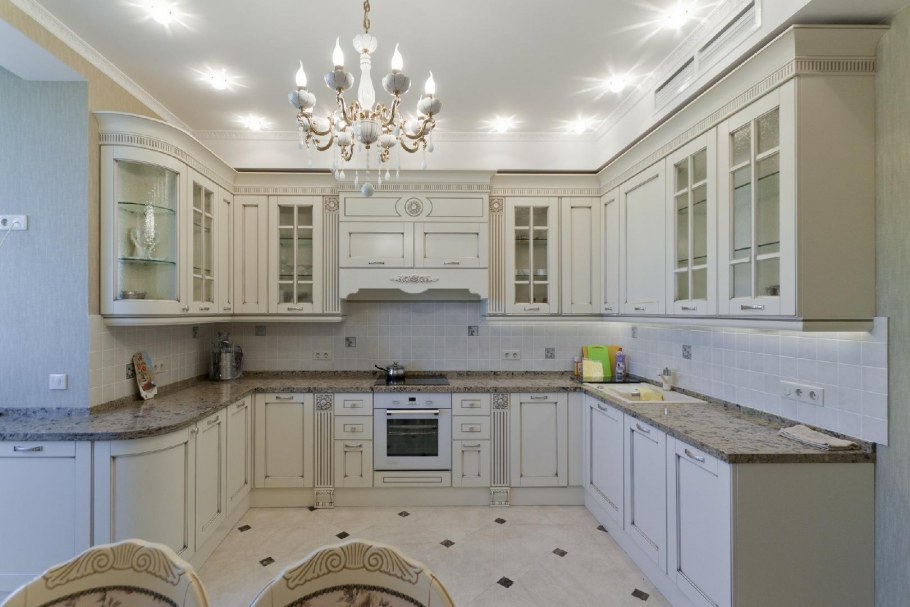 Кухни Неоклассика светлые с патиной