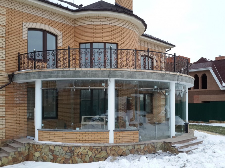 Полукруглые застекленные веранды