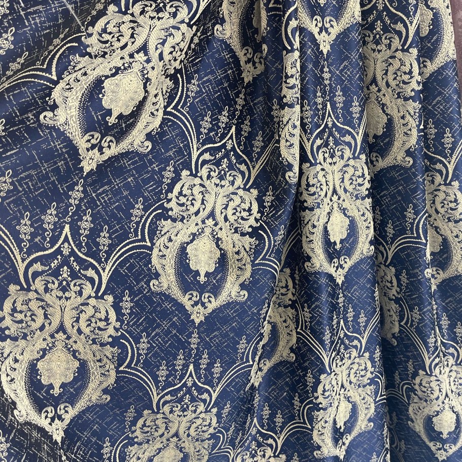 Шторы с вензелями в интерьере