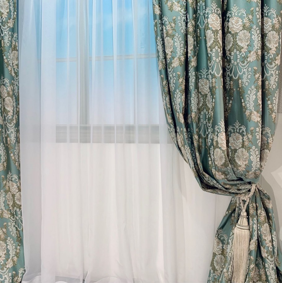 Бирюзовыми портьеры. Жаккард