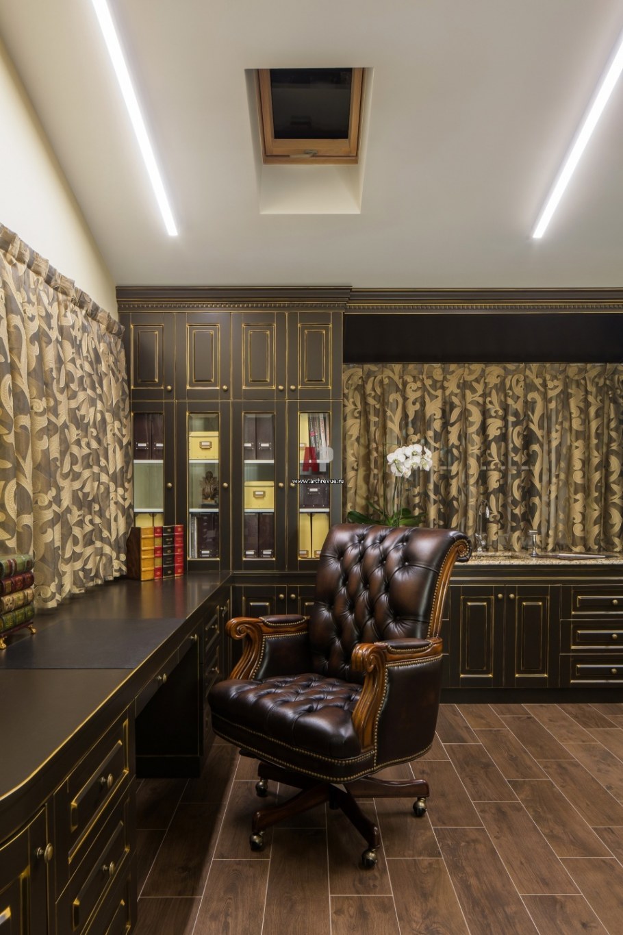 Интерьер кабинета в доме в английском стиле