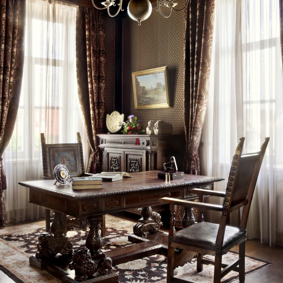 Кабинет в старинном стиле