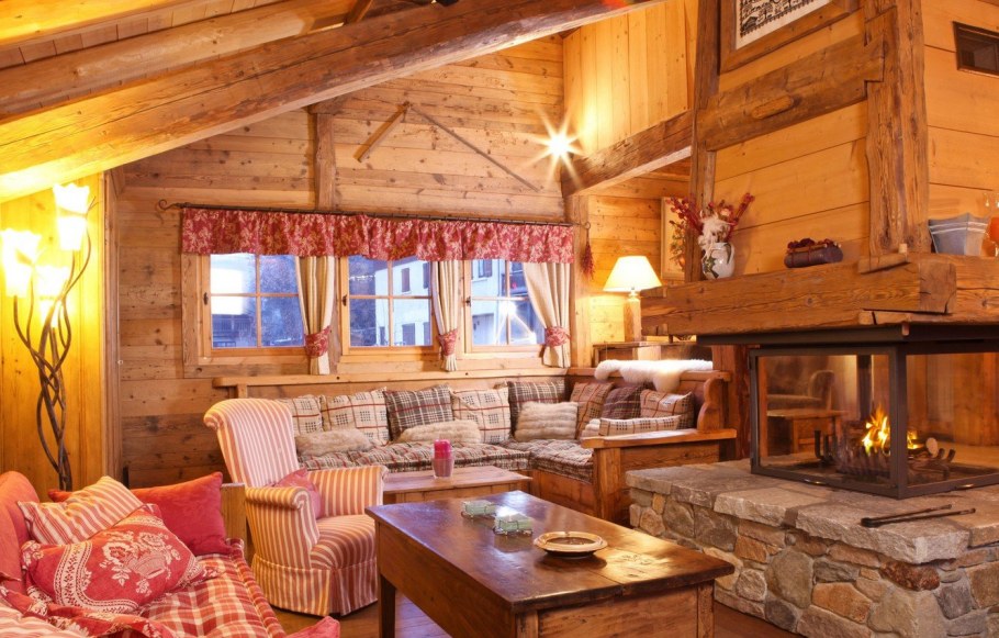 Уютный деревянный домик внутри