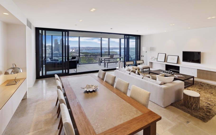 Гостиная с большим столом