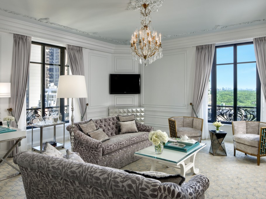 Гостиная с 2 окнами