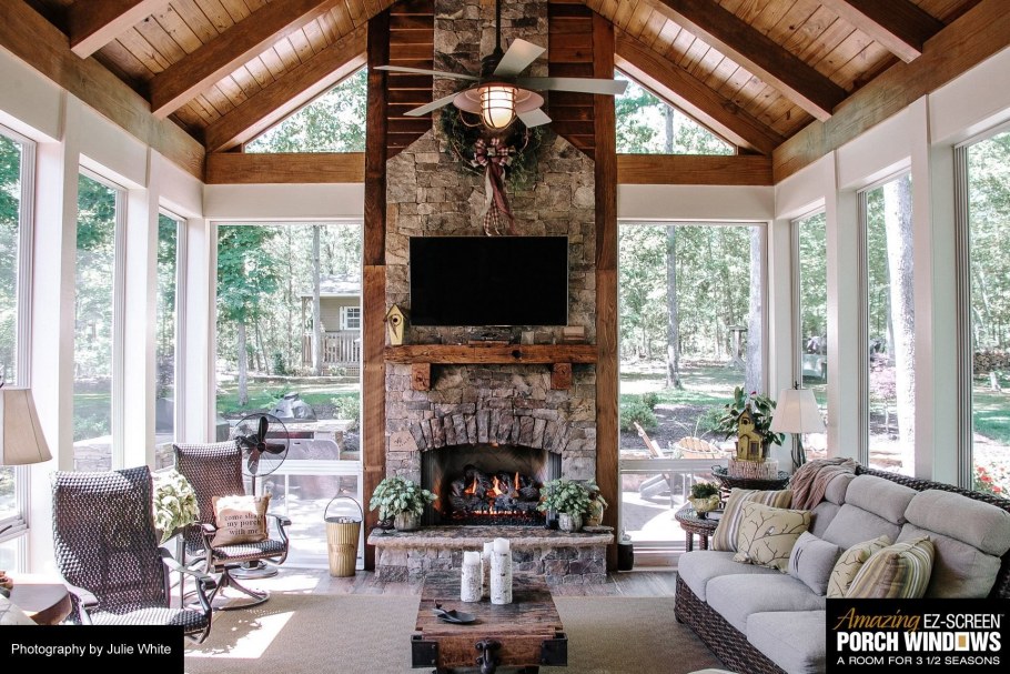 Веранда с камином