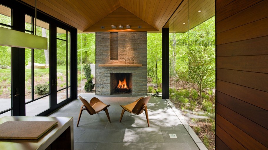 Застекленная терраса с зоной барбекю