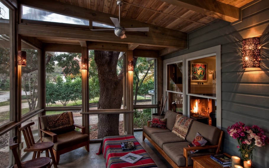 Застекленная веранда с камином