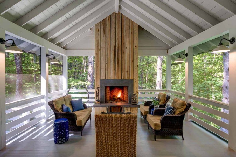 Веранда с камином